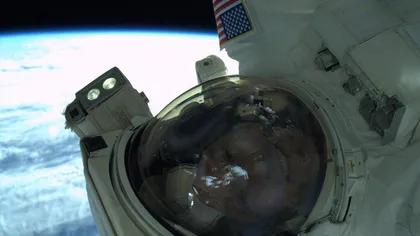 Un selfie extraterestru: Primul astronaut care s-a pozat singur pe orbita Pământului FOTO