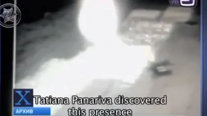 VIDEO: Fantomă sau fiinţă extraterestră, surprinsă pe camerele de supraveghere dintr-un oraş din Rusia