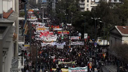 GRECIA, din nou în GREVĂ. Oamenii spun NU! austerităţii, şomajului şi condiţiilor de muncă MEDIEVALE