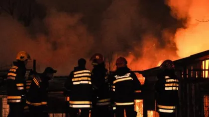 Incendiu devastator în Hunedoara. Două depozite mari au fost mistuite de flăcări