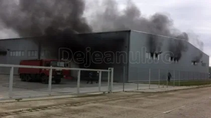 Incendiu puternic la o fabrică din Dej VIDEO