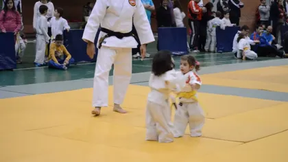 Cel mai DRĂGĂLAŞ meci de judo. Nu poţi să nu râzi cu lacrimi VIDEO