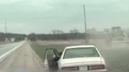 Urmărire ca în filme: O femeie a condus cu fetiţa ei în braţe, cu peste 100 km/h, cu poliţiştii în spate VIDEO