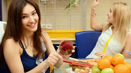 Ingenios: Cum să cureţi multe mere într-un timp record. Ai nevoie de o bormaşină VIDEO
