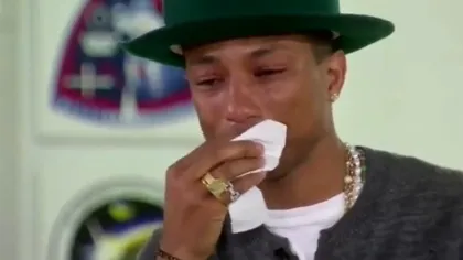 Imagini INCREDIBILE cu Pharrell. A izbucnit în plâns când a văzut efectul melodiei Happy asupra globului
