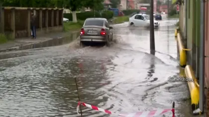 Coşmarul oamenilor loviţi de potop continuă: Comarnic şi Caransebeş, sub ape VIDEO