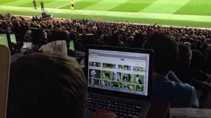 Ziaristul care căuta poze cu câini la meciul Man United - Bayern şi-a explicat gestul. Motivul e genial