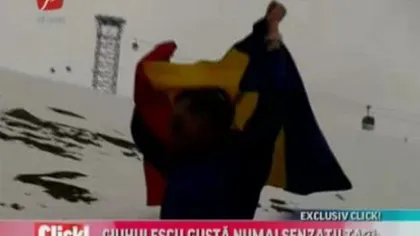 Roxana Ciuhulescu a dansat pe masă cu drapelul României în braţe VIDEO