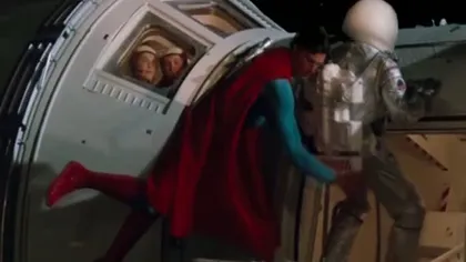 Superman o salvează pe Sandra Bullock în ... SPAŢIU. Vezi videoclipul de SENZAŢIE pe Internet VIDEO