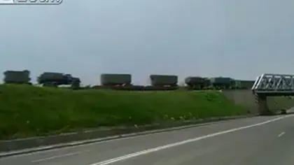 Un tren încărcat cu echipamente militare, filmat lângă Constanţa VIDEO