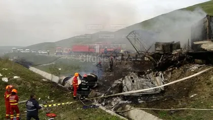 Accident GRAV la Cluj. Două persoane au murit după ce trei autovehicule s-au ciocnit şi au luat foc VIDEO