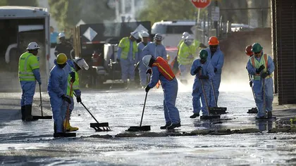 Mii de galoane de petrol s-au scurs pe străzile din Los Angeles după fisurarea unei conducte