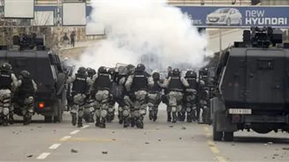 Macedonia: Ciocniri VIOLENTE între protestatari şi forţele de ordine soldate cu răniţi şi arestaţi