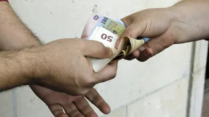 Peste 80% dintre români consideră că persoanele condamnate pentru corupţie sunt vinovate