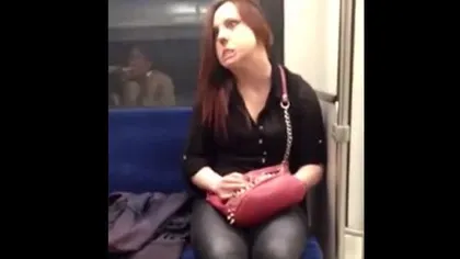 HALUCINANT! O tânără POSEDATĂ se transformă în timp ce merge cu metroul. Urmarea este INCREDIBILĂ VIDEO