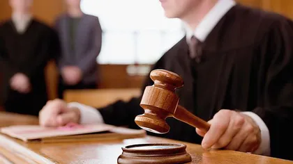 Cei patru judecători de la Tribunalul Bucureşti acuzaţi de fapte de corupţie au fost reţinuţi