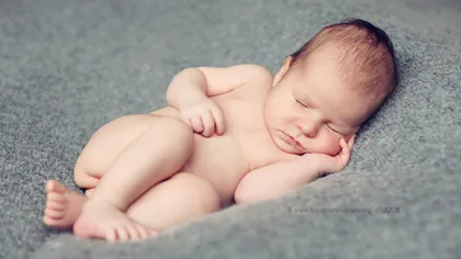 Bebe de o lună: Soluţii pentru somnul nou-născutului şi al proaspetei mămici
