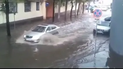 POTOPUL s-a DEZLĂNŢUIT la Cluj. Apă de o jumătate de metru pe străzi VIDEO