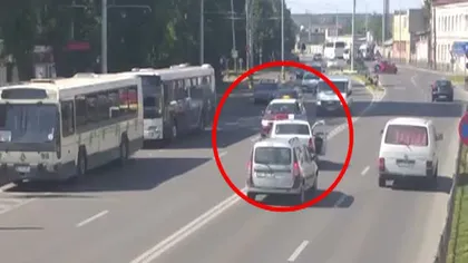 Urmărire ca în filme în Oradea. Poliţiştii au prins un bărbat care furase o maşină VIDEO