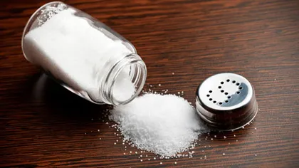 Tu ştii câtă sare consumi zilnic şi cum te poate distruge?
