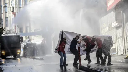 VIOLENŢE în Turcia: Poliţia a folosit gaze lacrimogene împotriva manifestanţilor