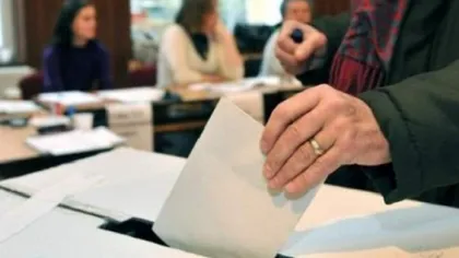 Referendum pentru revizuirea Constituţiei. Prezenţa la vot la ora 21.00 UPDATE