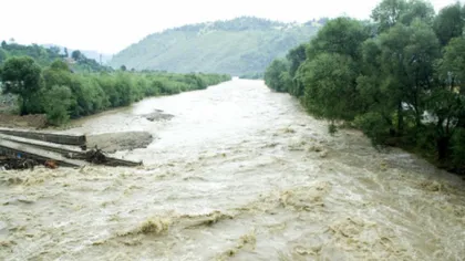 COD PORTOCALIU de inundaţii pe două râuri din Vrancea