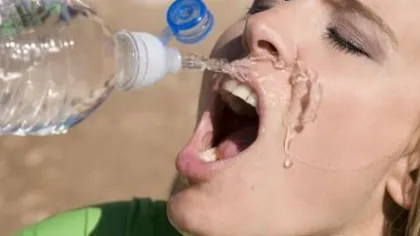 Ce se întâmplă dacă bei PREA MULTĂ apă