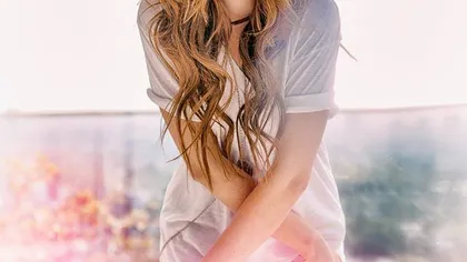 Alexandra Stan, GAFĂ VESTIMENTARĂ. Şi-a arătat şunculiţele şi sânii mici într-o bluză transparentă FOTO