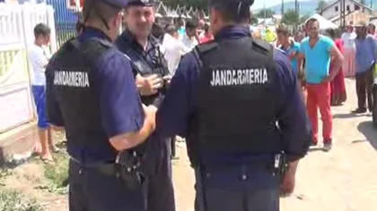 RĂZBOI în stradă între două bande de romi. Mascaţii au intervenit pentru a-i despărţi VIDEO