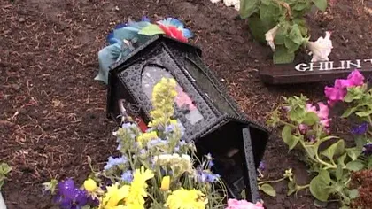 Caz INCREDIBIL în Buzău. Au devastat cimitirul pentru că nu au primit BĂUTURĂ de pomană VIDEO