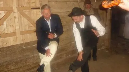 IMAGINI INEDITE: Prinţul Charles a învăţat un dans popular românesc FOTO