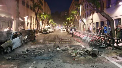 Noapte INCENDIARĂ la Barcelona: MAŞINILE şi tomberoanele din oraş au ars ca TORŢELE VIDEO