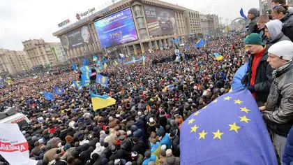 Manifestaţie la KIEV: Aproximativ 1.000 de protestatari cer introducerea LEGII MARŢIALE în Estul Ucrainei