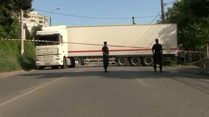 Trafic blocat la Suceava, din cauza unui şofer de TIR din Ucraina care a intrat într-un stâlp
