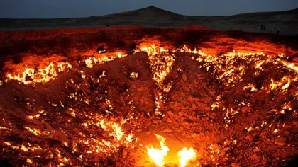Atracţii turistice extreme: cratere în flăcări la Poarta Iadului VIDEO