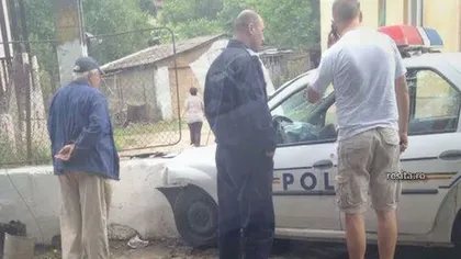 Accident grav în Caraş-Şeverin: Maşina Poliţiei s-a izbit de un PARAPET