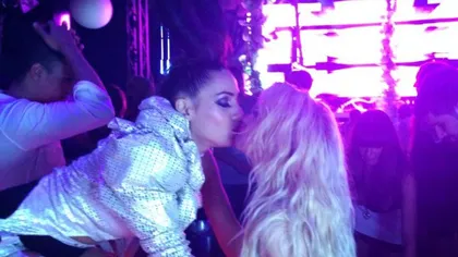 ANDREEA BĂLAN, sărut pătimaş cu o altă femeie într-un club FOTO