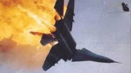 Avion doborât de separatişti în Ucraina VIDEO. UPDATE: Rusia a masat trupe la graniţă, anunţă NATO