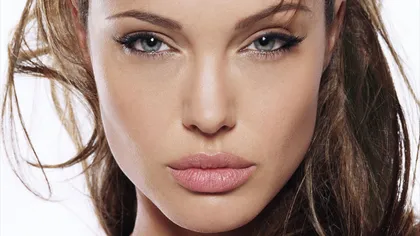 Imagini cutremurătoare. Angelina Jolie, DEPENDENTĂ de HEROINĂ: Avea urme de ace pe braţe VIDEO