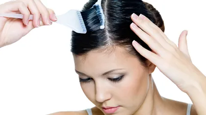 VIDEO Cum să-ţi vopseşti părul acasă exact ca la salon
