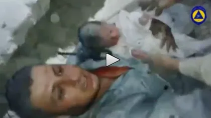 Supravieţuire MIRACULOASĂ.Un bebeluş de două luni a fost scos viu dintre ruinele unei clădiri bombardate VIDEO