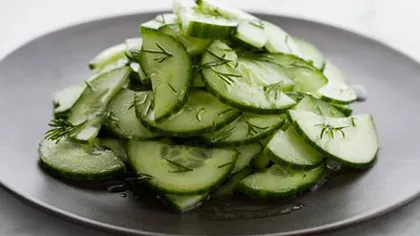 Ce se întâmplă dacă mânânci salată de castraveţi. Nu te-ai fi aşteptat la asta