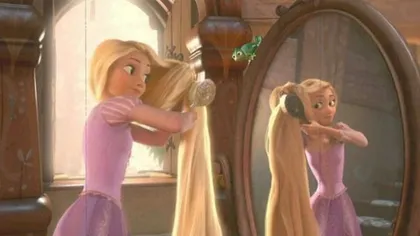 Familia Rapunzel există. Cum arată femeia cu părul de aproape 2 m şi fiicele sale VIDEO