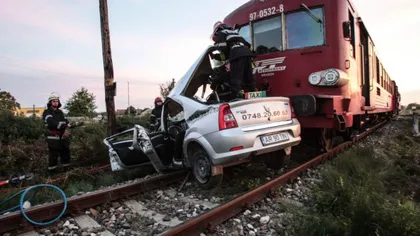 Accident teribil în Timiş: o maşină a fost spulberată de tren FOTO