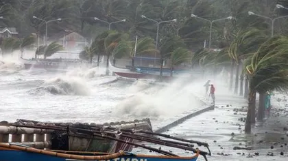 TAIFUN puternic în Filipine: 10 morţi şi aproape 170.000 de oameni, evacuaţi VIDEO