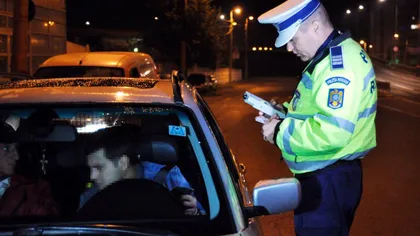 Cum să PĂCĂLEŞTI aparatul etilotest şi pe poliţist dacă ai urcat BĂUT la volan