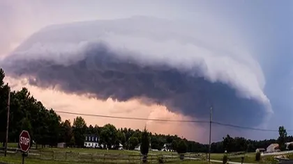 Furtună puternică în Virginia: 2 morţi şi 36 de răniţi VIDEO