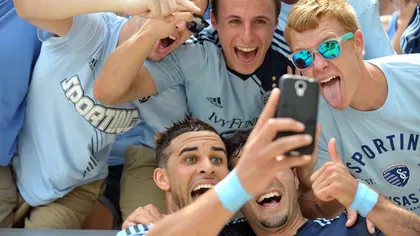 Gol cu selfie inclus. Reacţia fabuloasă a unui fotbalist, după ce a înscris VIDEO