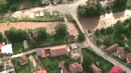 PLOILE au făcut PRĂPĂD în Caraş-Severin. Peste o sută de curţi, grădini şi case au fost inundate